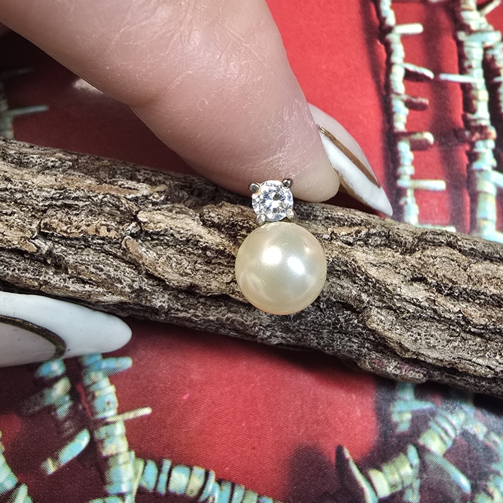 Elegant 8mm Pearl and Crystal Stud Earrings Set In Sterling Silver - Picture 5 of 7